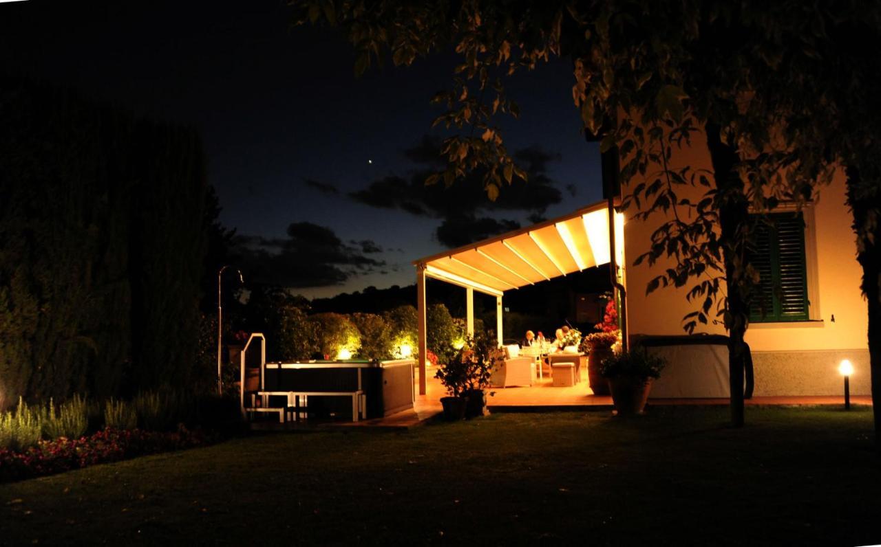 Villa Le Facezie B&B แตร์รานูโอวา บราชโชลีนี ภายนอก รูปภาพ
