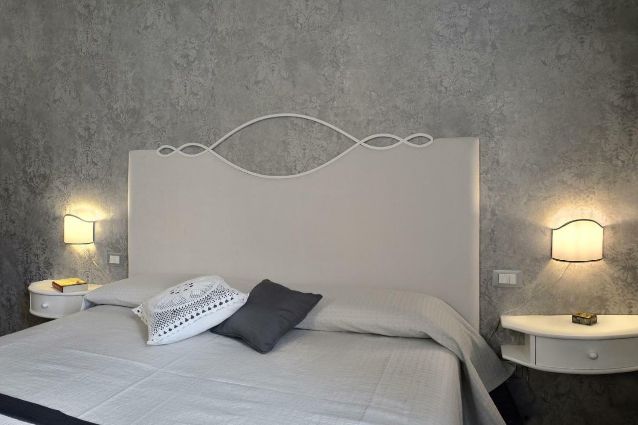 Villa Le Facezie B&B แตร์รานูโอวา บราชโชลีนี ภายนอก รูปภาพ