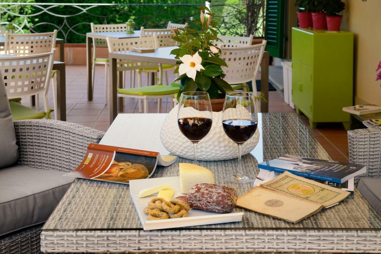 Villa Le Facezie B&B แตร์รานูโอวา บราชโชลีนี ภายนอก รูปภาพ
